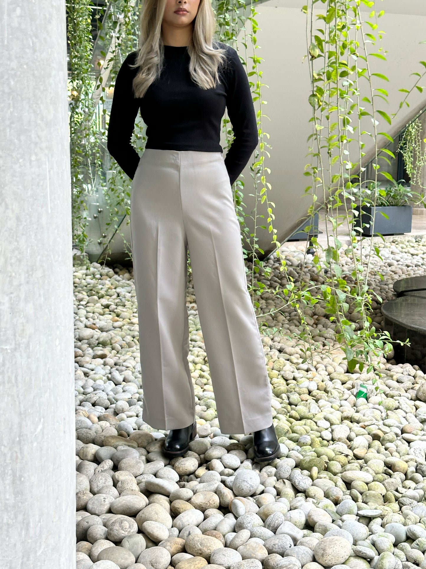 Off-white Essential Loose Fitted Pant