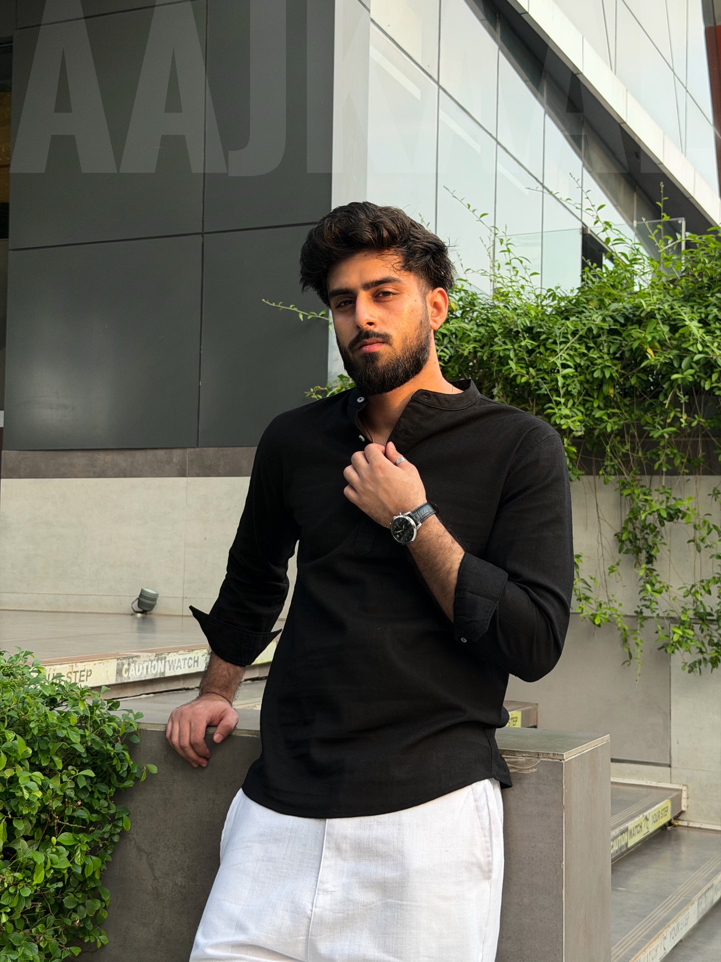 Aajkaal Black Henley Katua